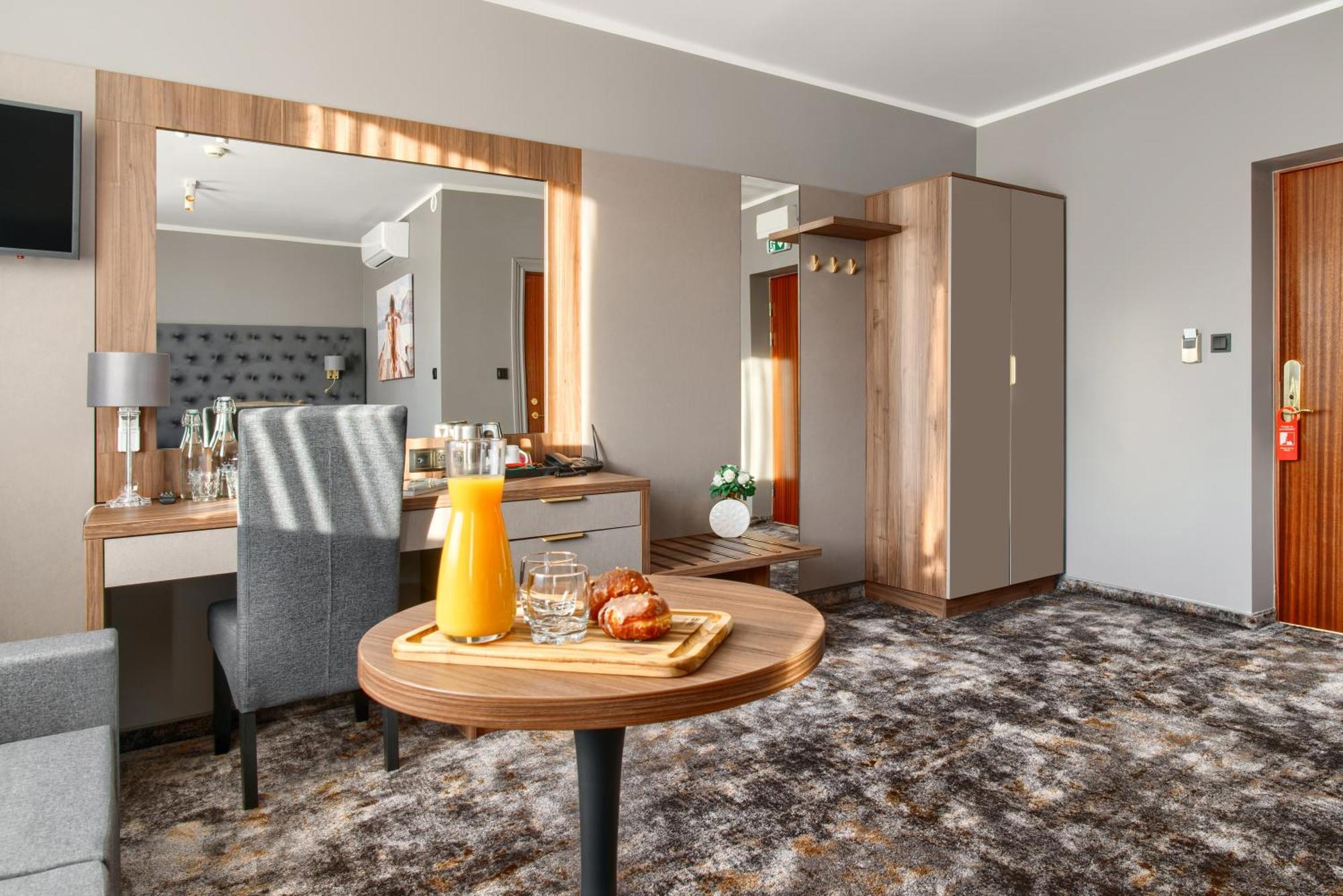 Hotel Mieszko Гожов Велкополски Екстериор снимка